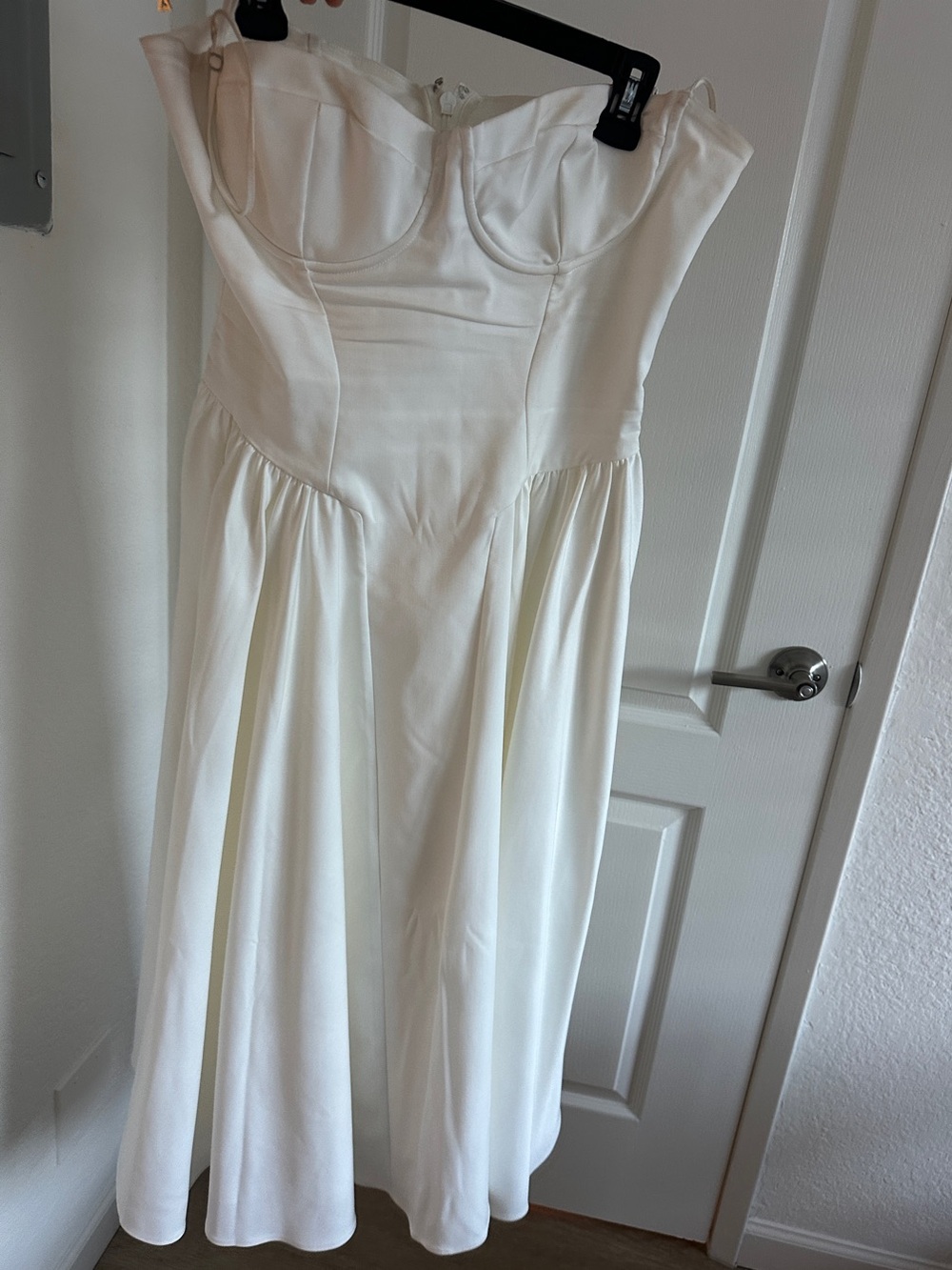 SAMARIA White Corset Midi Dress | House of CB - Picture 4 of 4